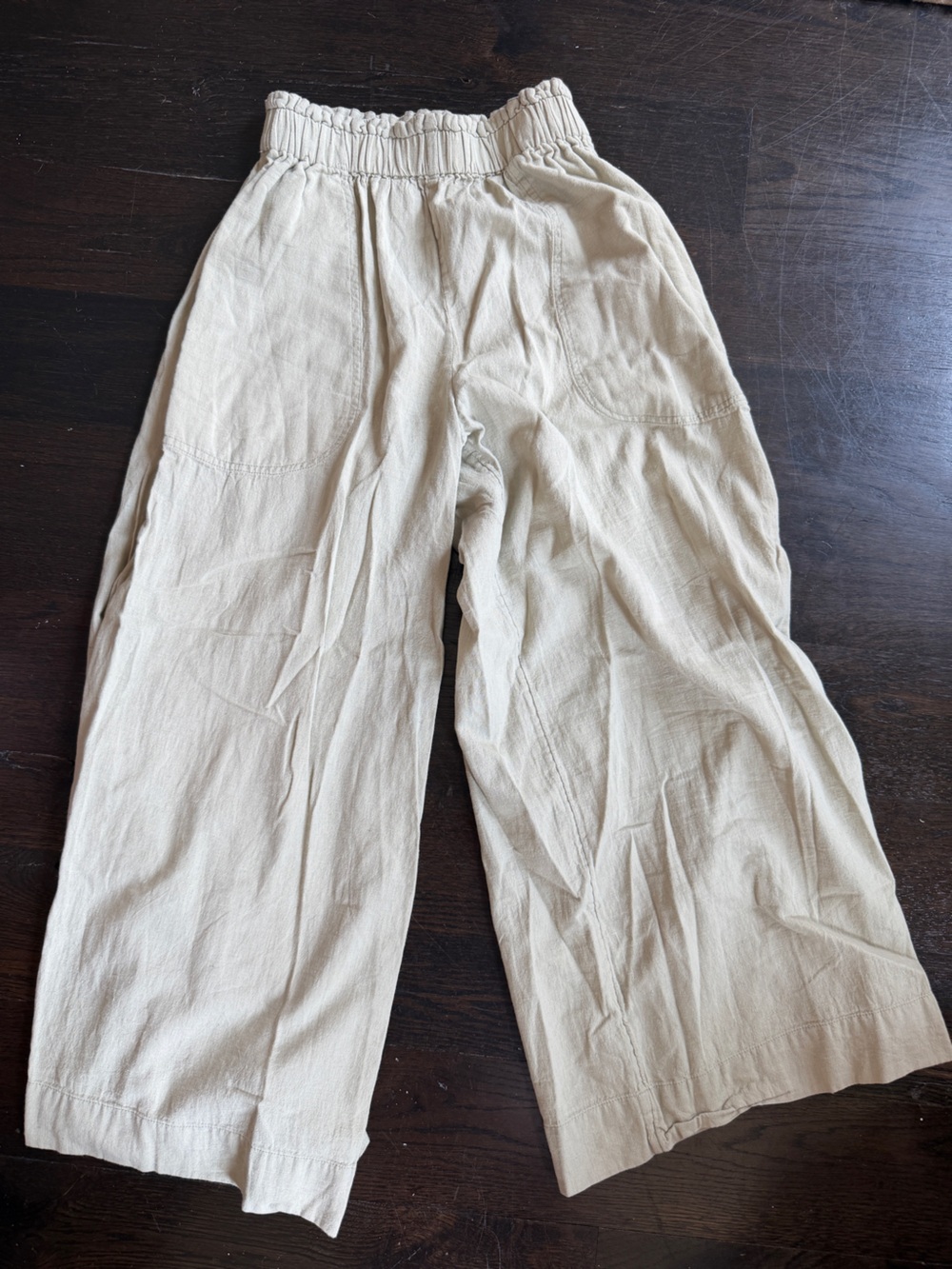 Women’s Elastic-Waist Wide Leg Capris in Beige